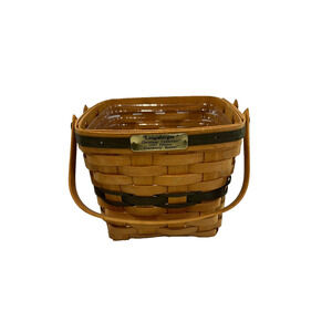 1995 Longaberger Christmas Collection Cranberry Basket w/Protector Green Trim